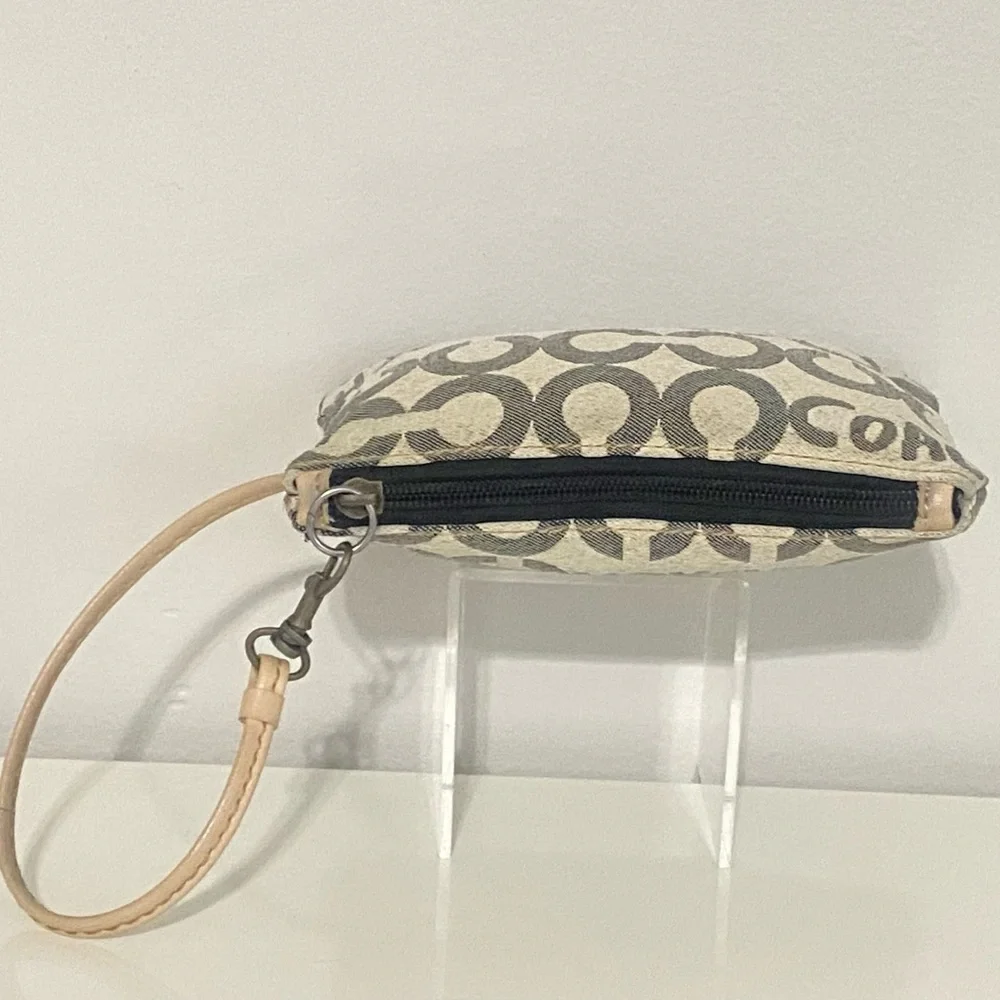 Coach pre loved